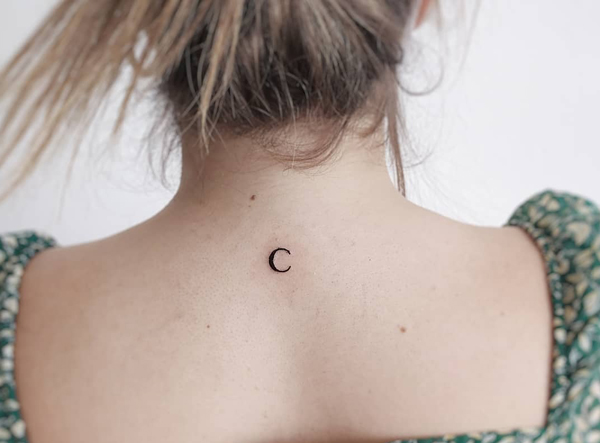 Tatuaje De Letra C Corto