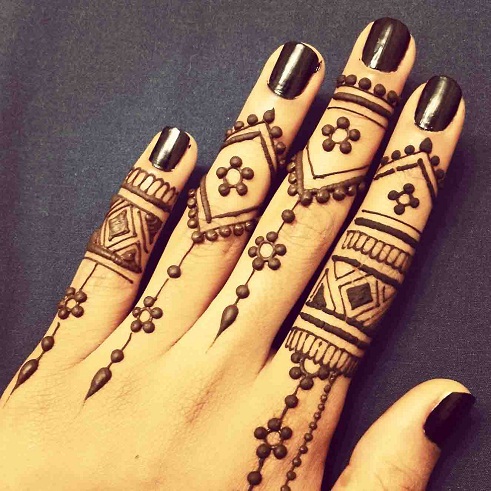 elegantes diseños de mehndi para los dedos