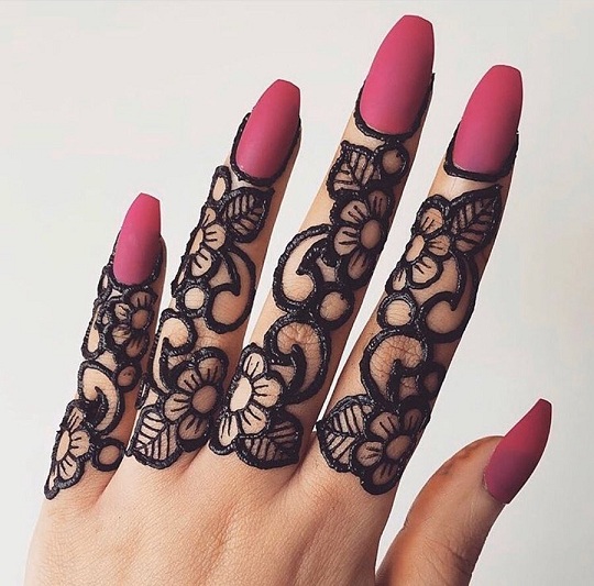 Elegante Finger Mehndi Design