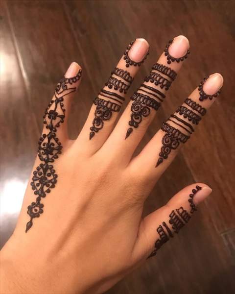 Design unico Mehndi Finger