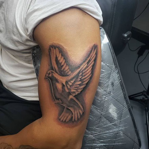 Hermosos diseños de tatuajes de palomas 10