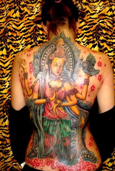 Tatuaggio di body art religioso sulla schiena