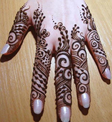 Rajasthani Mehndi Design solo sulle dita