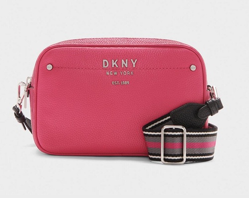Bolso cámara DKNY rosa