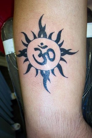 Disegni del tatuaggio Sun Om