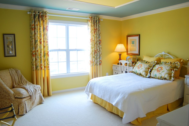 Diseño de color de dormitorio amarillo