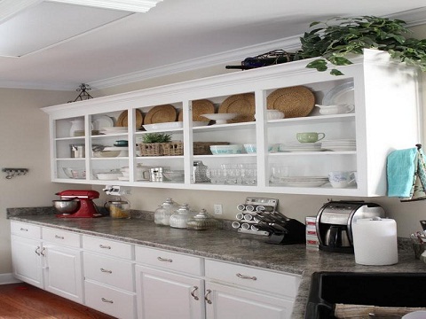 Design dell'armadio da cucina con ripiano aperto