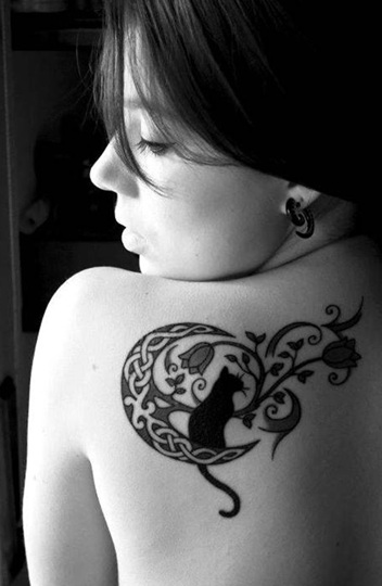 Los diseños de tatuajes de la luna celta para mujeres