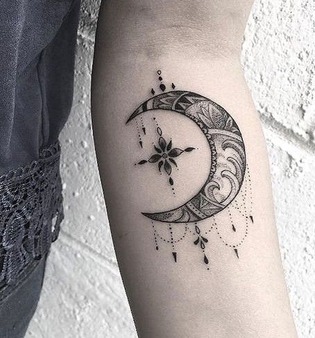 Mejores diseños de tatuajes de luna y amp; Ideas 1