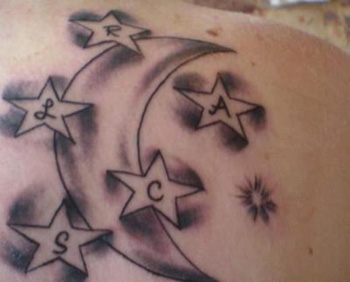 Diseño de tatuaje de luna y estrella para niñas