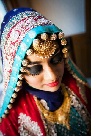 Maang Tikka tradicional con hijab para novias musulmanas