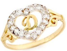 Diseño de anillo alfabético con diamantes