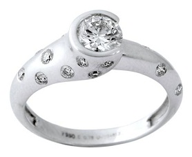 Design solitario con anello in platino e diamante