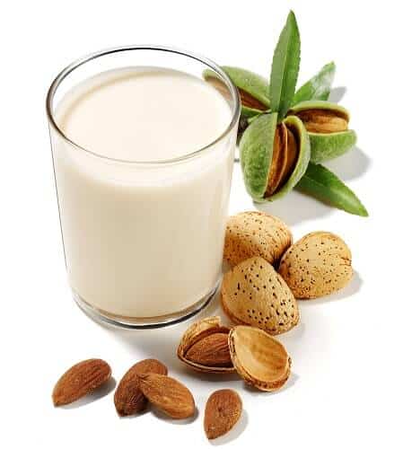 Almendras en leche: remedio casero para enuresis