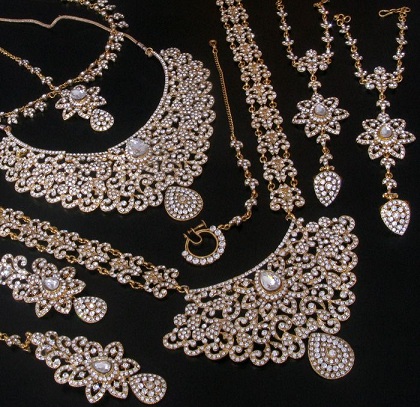 Set di gioielli da sposa con diamanti
