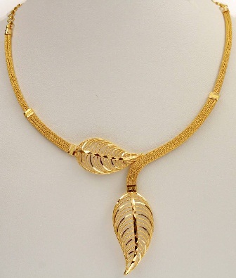 Collana d'oro di design semplice per il matrimonio