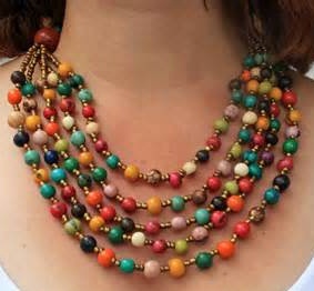 Collana di perline colorate
