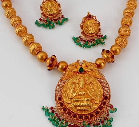 Diseños de templo en joyas de oro