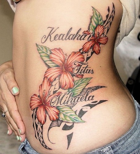Arte del tatuaggio con il nome del fiore