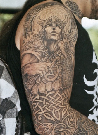 Disegni del tatuaggio del guerriero celtico per gli uomini