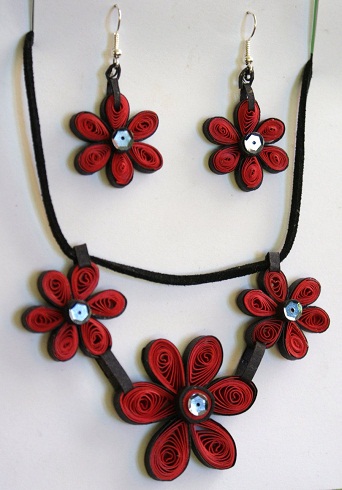 papel-quilling-joyeria-diseños-granate-color-quilled-collar-and-earring