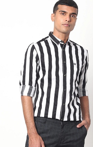 Camisa de hombre de rayas verticales en blanco y negro