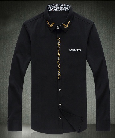 Camisa negra con diseño de traje