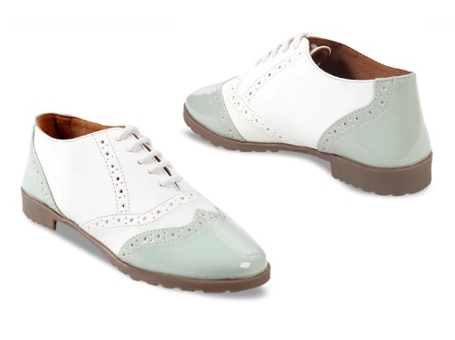 Zapatos formales blancos para mujer
