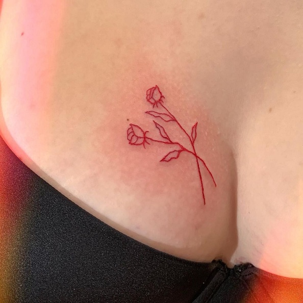 Lindos diseños de tatuajes femeninos en el pecho