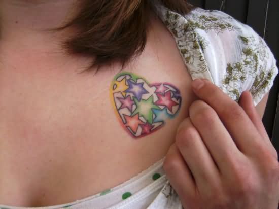 Tatuaje de corazón en el pecho