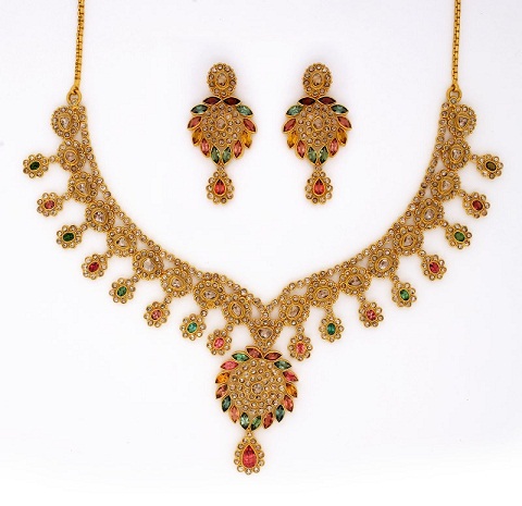 Design della collana in oro con diamanti Polki