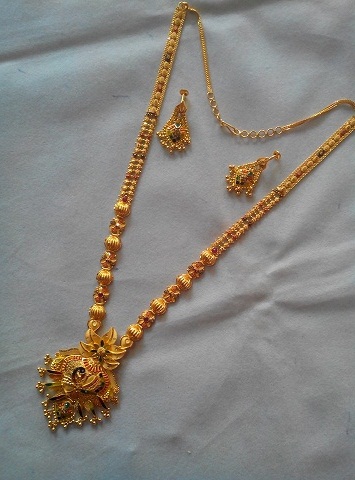 Glorioso design della collana d'oro