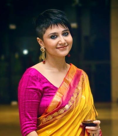 Acconciature facili per capelli corti su sari