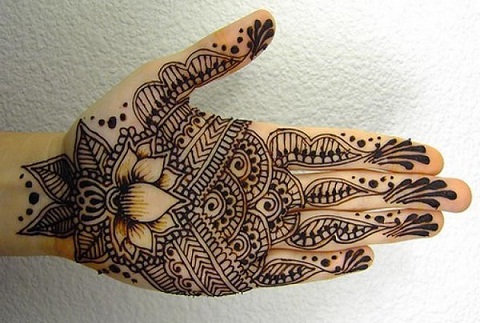 Diseños de Lotus Mehndi para manos