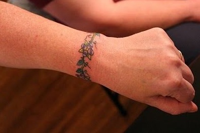 Disegni del tatuaggio della fascia del fiore per le ragazze