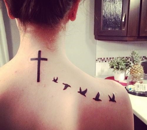 Disegni del tatuaggio di uccelli in volo per ragazze