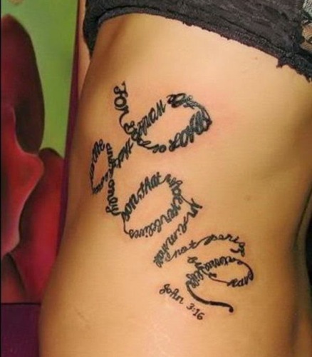 Scritto in parole tatuaggi per le donne