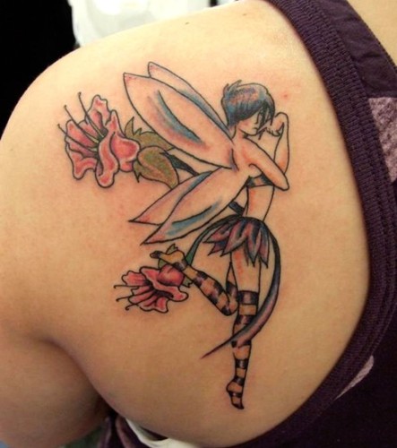 Divertente disegno del tatuaggio dell'angelo per le ragazze