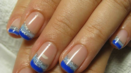 Design per unghie in gel blu