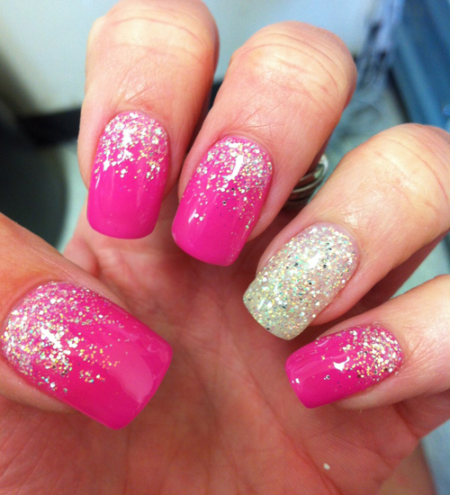 Design per unghie in gel glitterato rosa e sbiadito