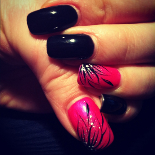Diseño de arte de uñas Gelish rosa y negro