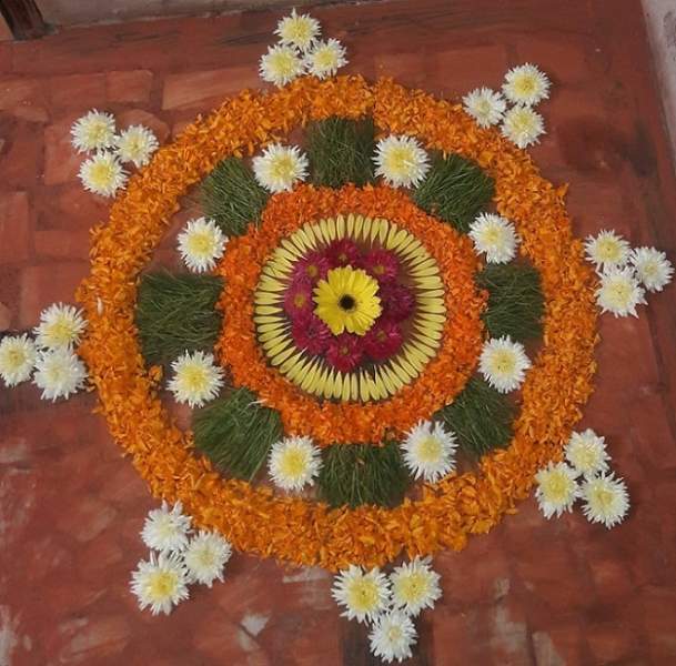Últimos diseños de flores Rangoli