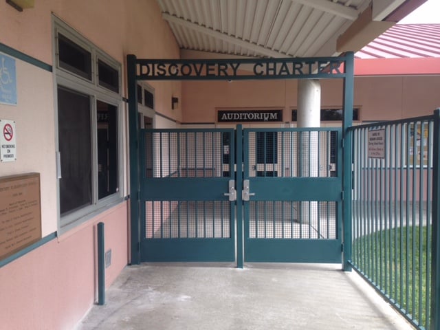 Cancello della scuola personalizzato