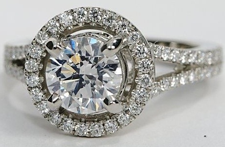 Anello di fidanzamento con diamante solitario del designer