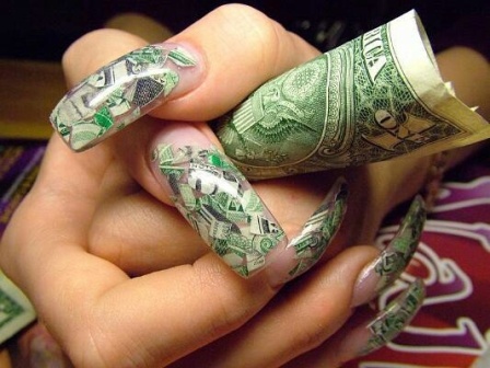 Design per unghie con collage di dollari
