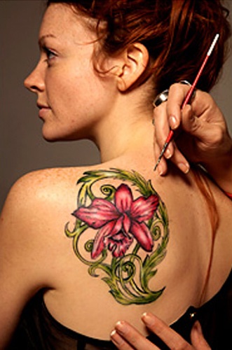 Tatuaje de un asunto floral