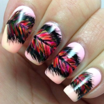 Diseño de plumas de arte de uñas abstracto de mano libre