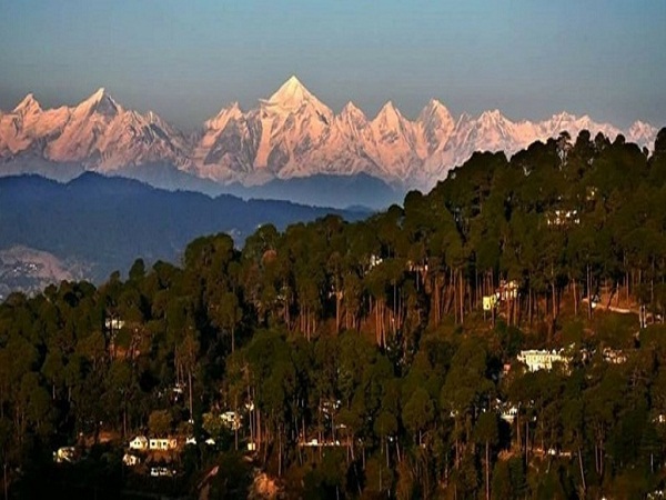 Destinos de luna de miel en Ranikhet en junio