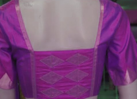Diseño de blusa de cuello cuadrado morado