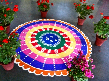 Diseño multicolor marathi rangoli